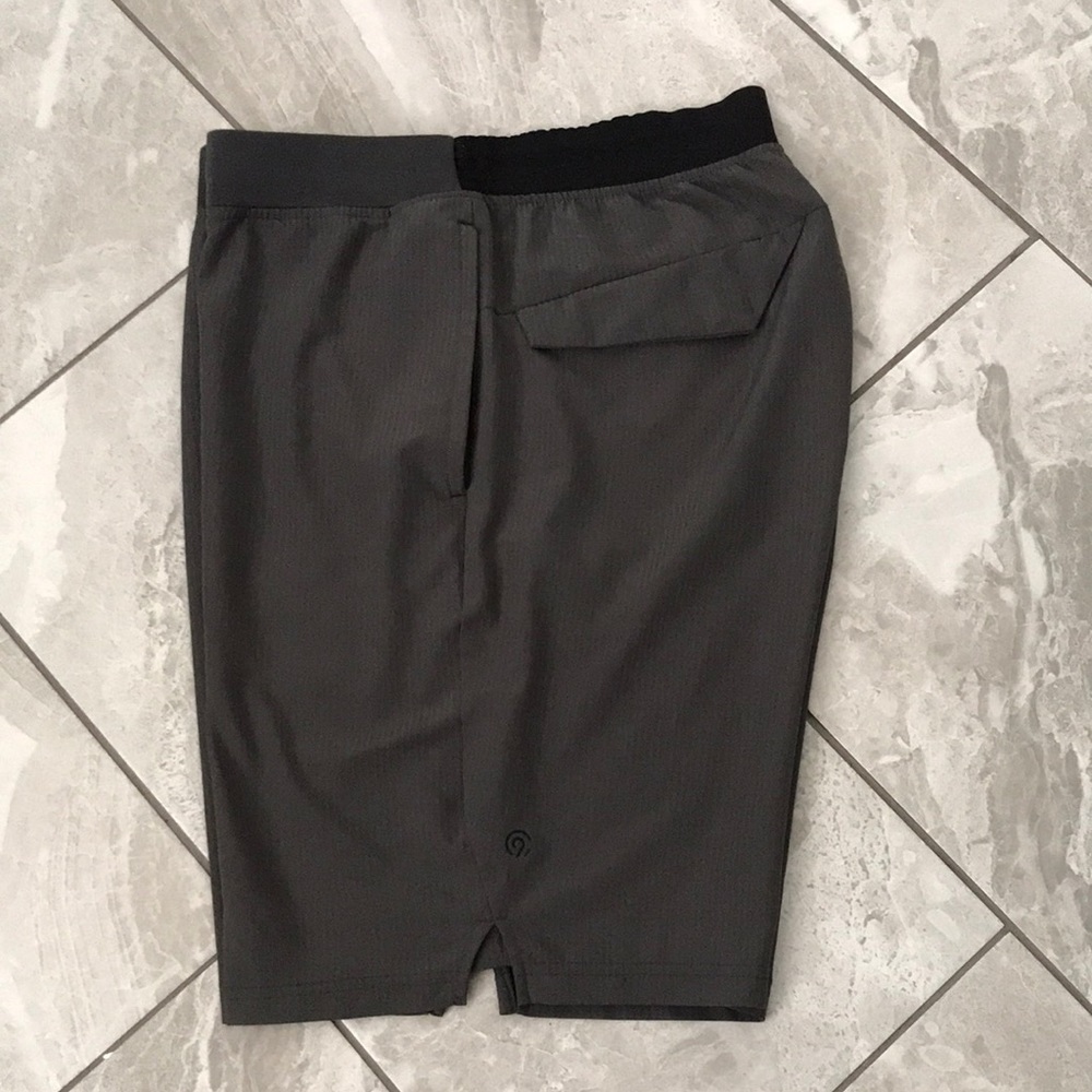 CHAMPION Men 9” Inseam Training lightweight Grey Shorts | M